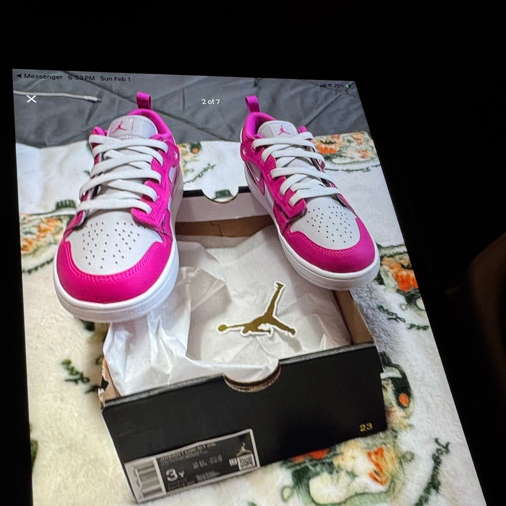 Jordan 1 pink and White Sneakers